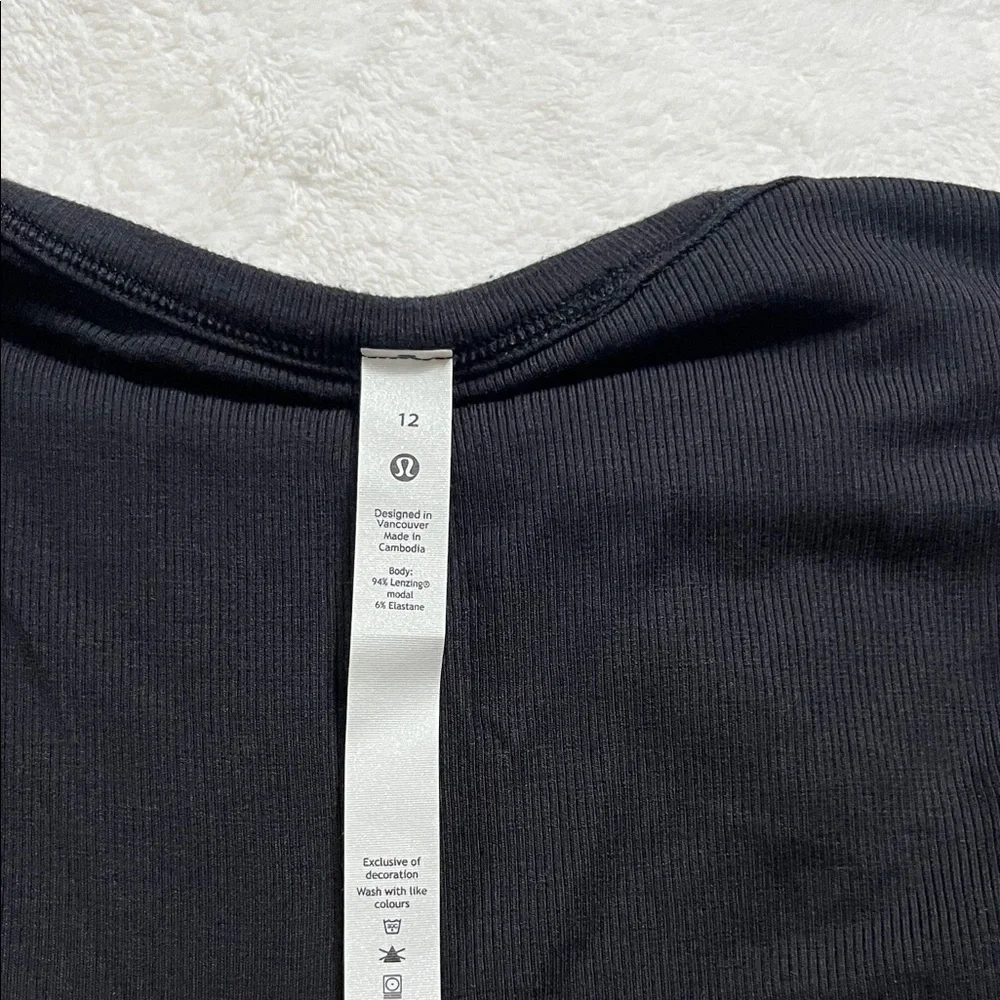 Lululemon Athletica Black Tee - Picture 3 of 4